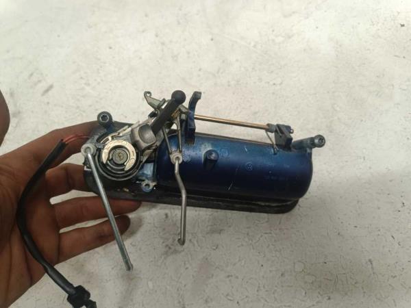 POIGNEE DE HAYON VW GOLF 4 - Vue 3